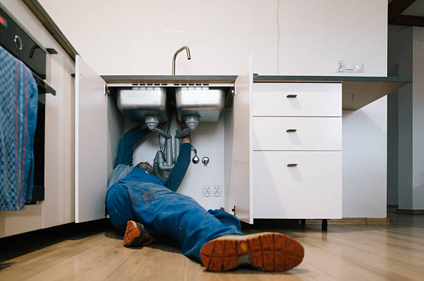 Professional Emergency Plumber technician working in Bellbrook, OH